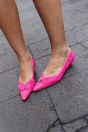 En cuir et en daim décolleté
