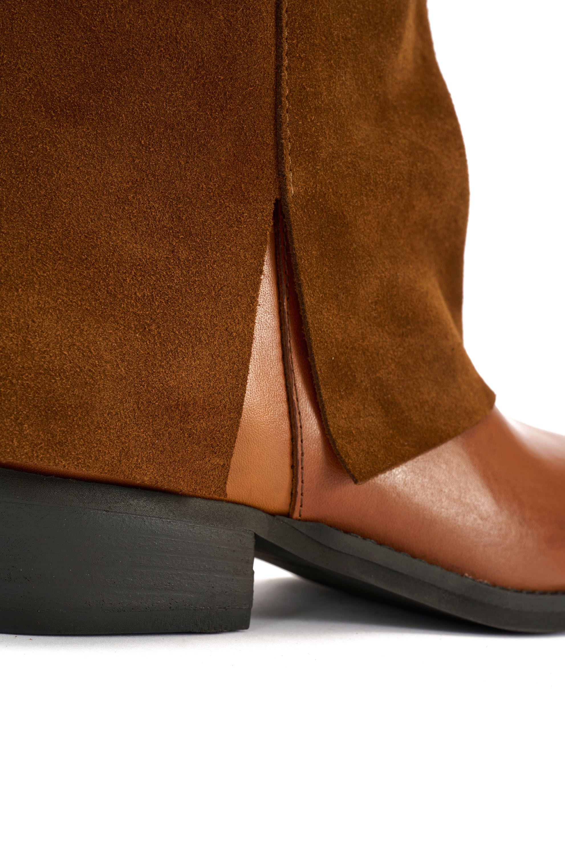 LEDERSTIEFELETTEN MIT WILDLEDERUMSCHLAG