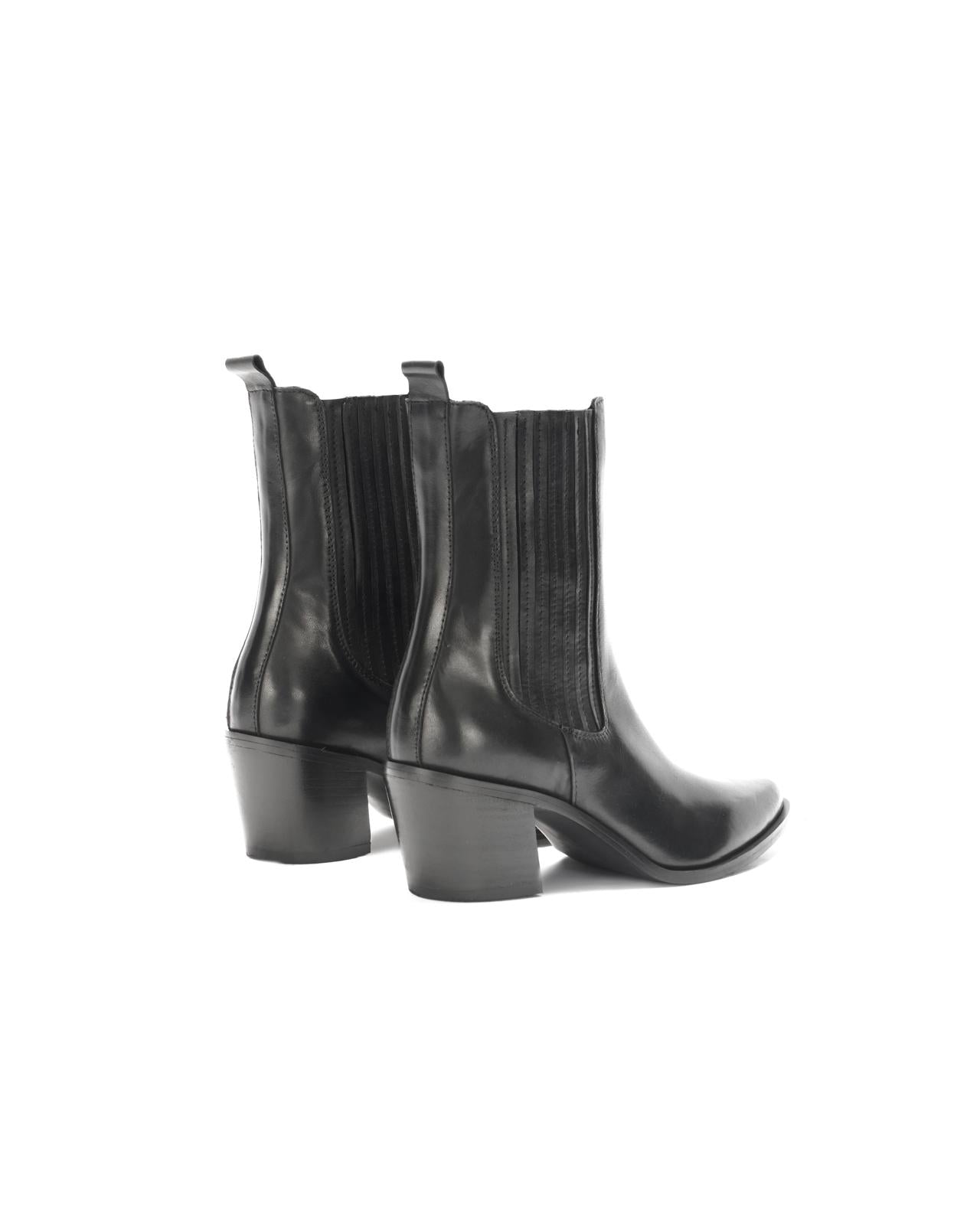 Texan boots in leather